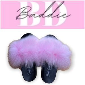 Baddie Women’s Slippers Size 9